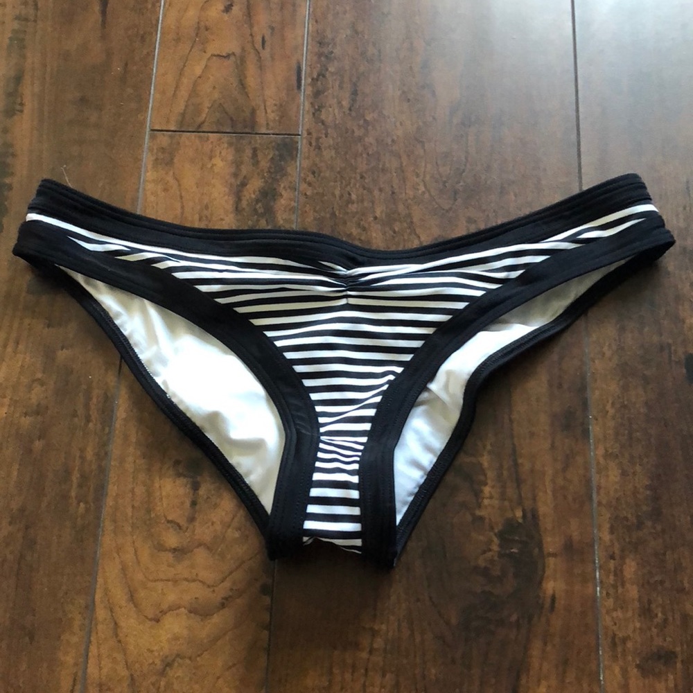 Like new PINK swim bottoms